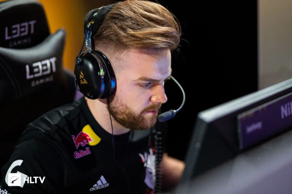 Xiaohu：第一局我给了对面机会，才导致后面打得比较艰难