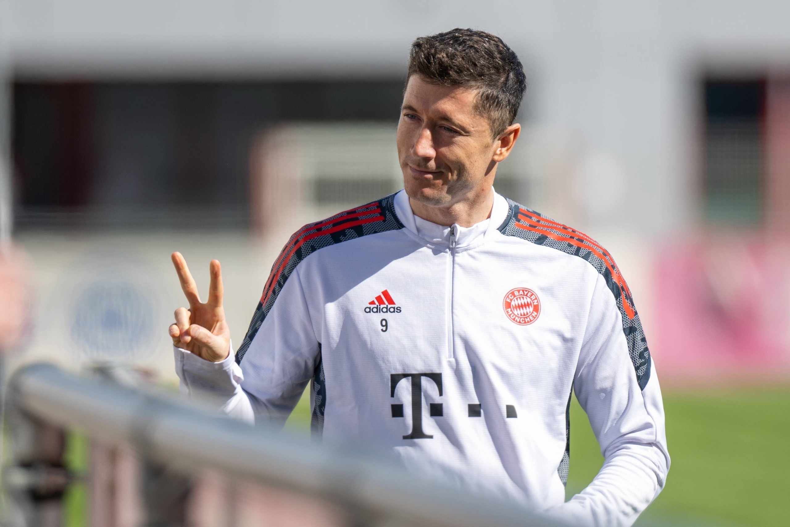 欧冠精彩进球回顾：梅西助攻集锦,（欧冠绝佳进球盘点：梅西助攻高光时刻）