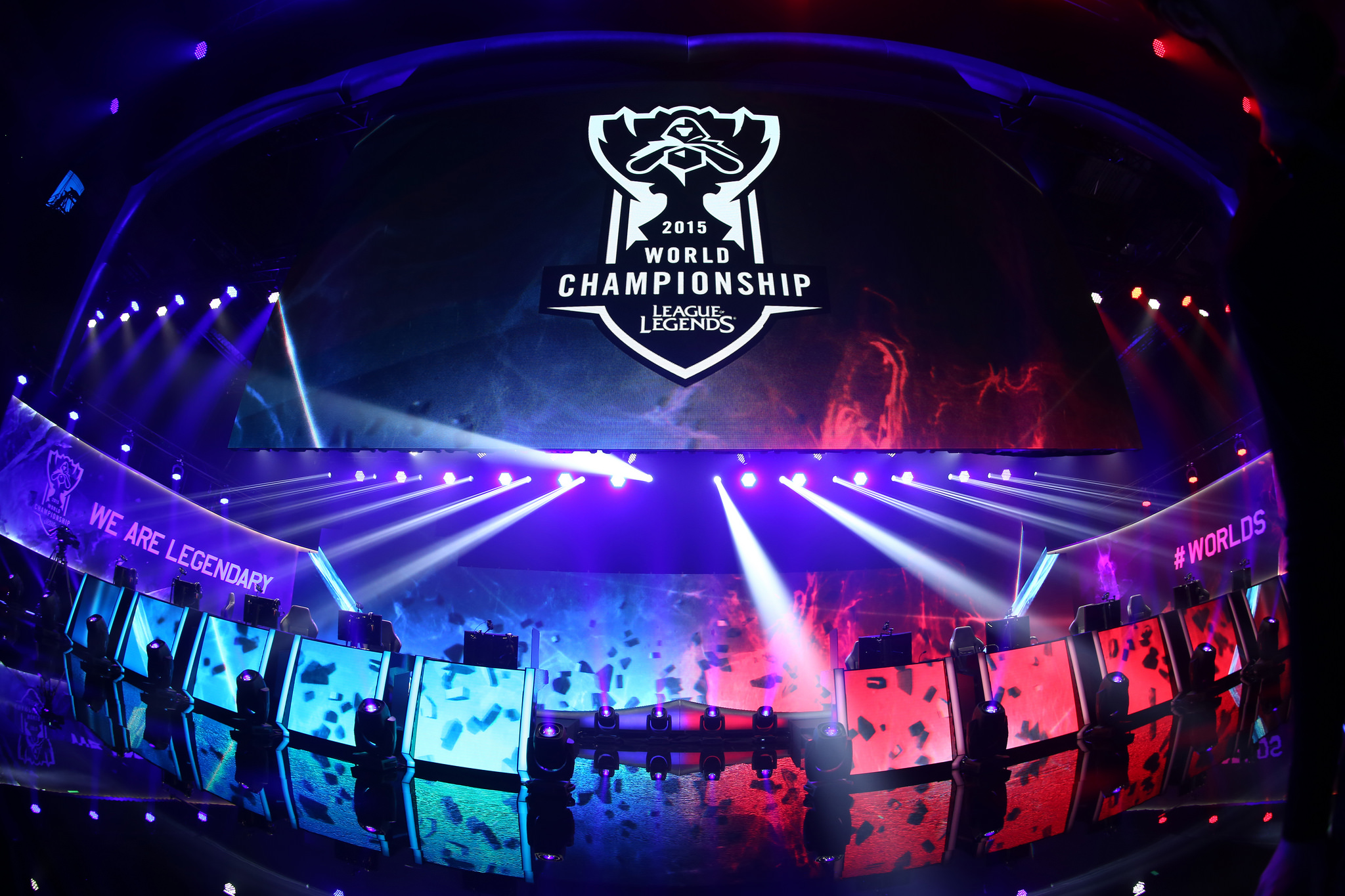 LGD Gaming 官方：成功与教练 1874 和 Chelizi 续约。