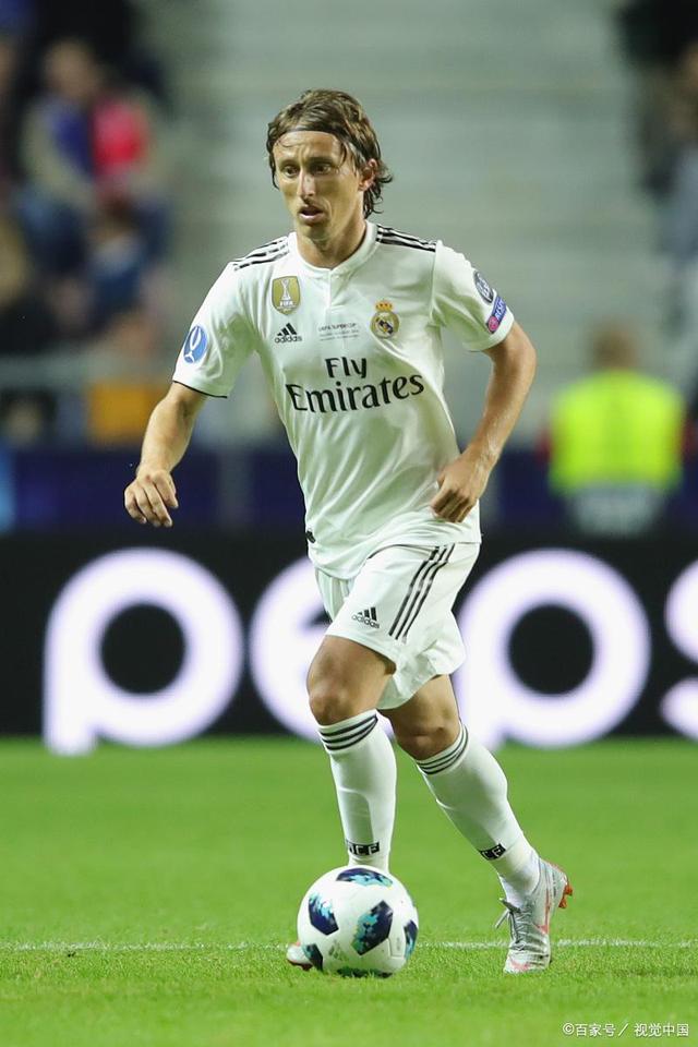 姆巴佩左腿肌肉不适缺席欧冠对阵曼城（姆巴佩因左腿肌肉不适无缘欧冠战曼城）